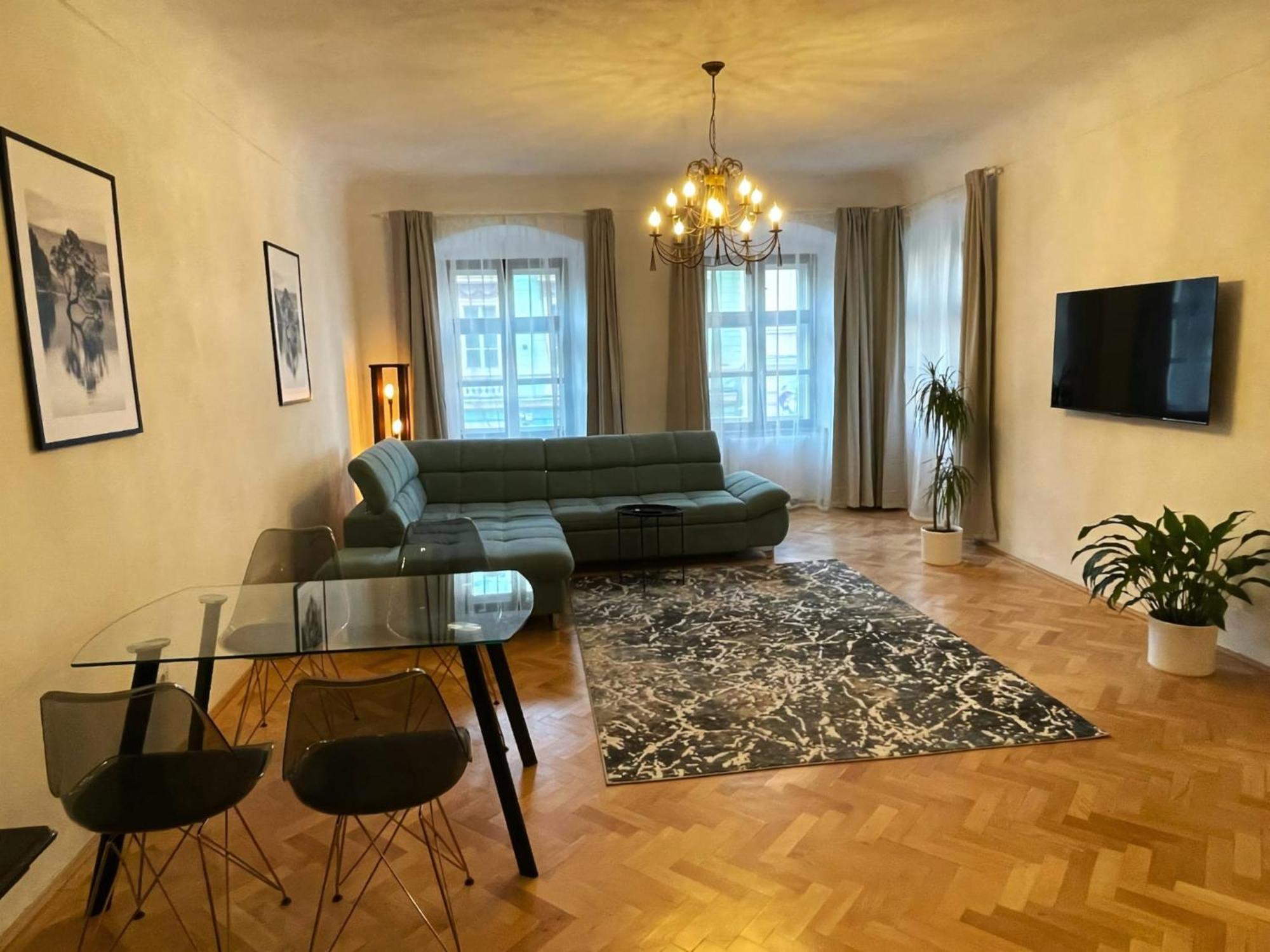 Hirscher Apartments Braşov Exteriör bild