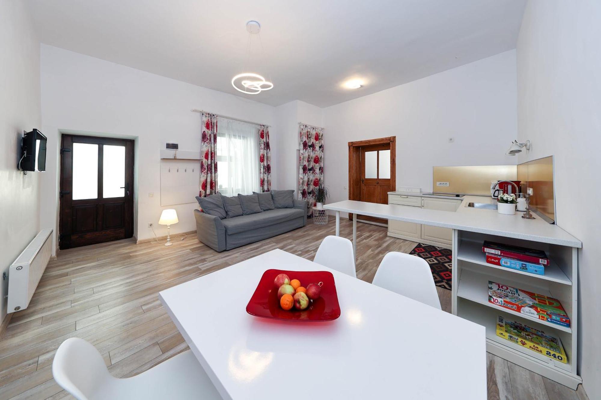 Hirscher Apartments Braşov Exteriör bild